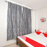 OYO 318 K1 UPN Rungkut Madya