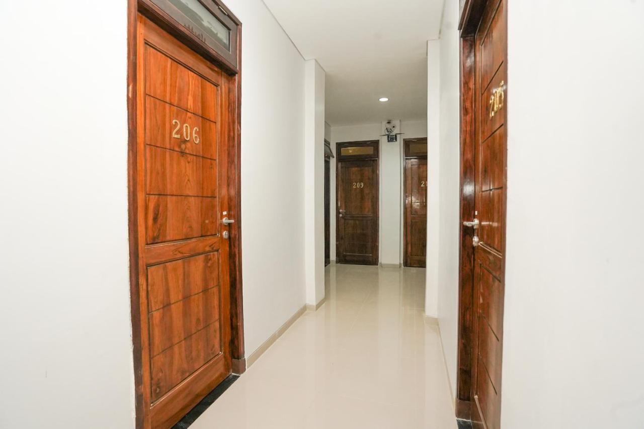 Hotel Oyo 318 K1 Upn Rungkut Madya 3*