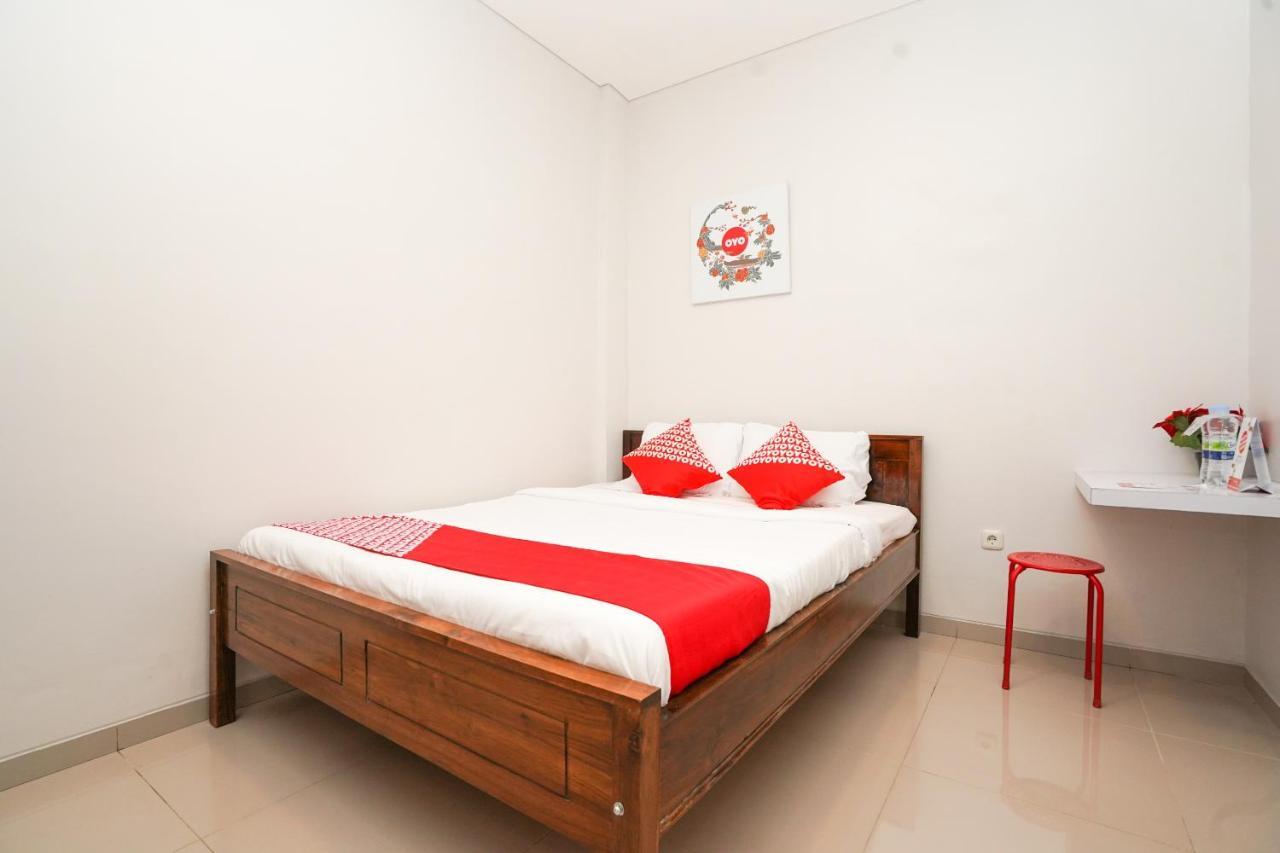 Oyo 318 K1 Upn Rungkut Madya Hotel 3*