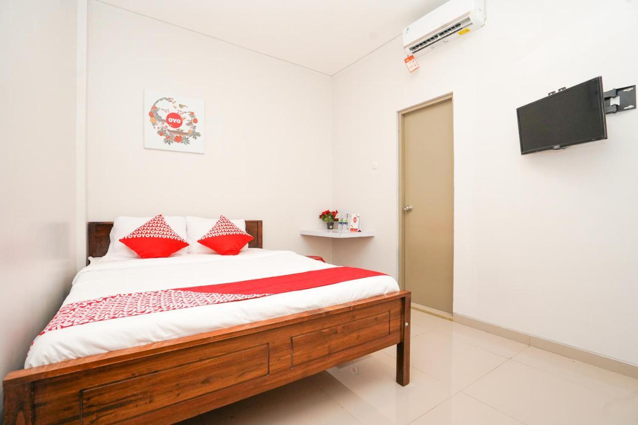 Oyo 318 K1 Upn Rungkut Madya 3* Surabaya