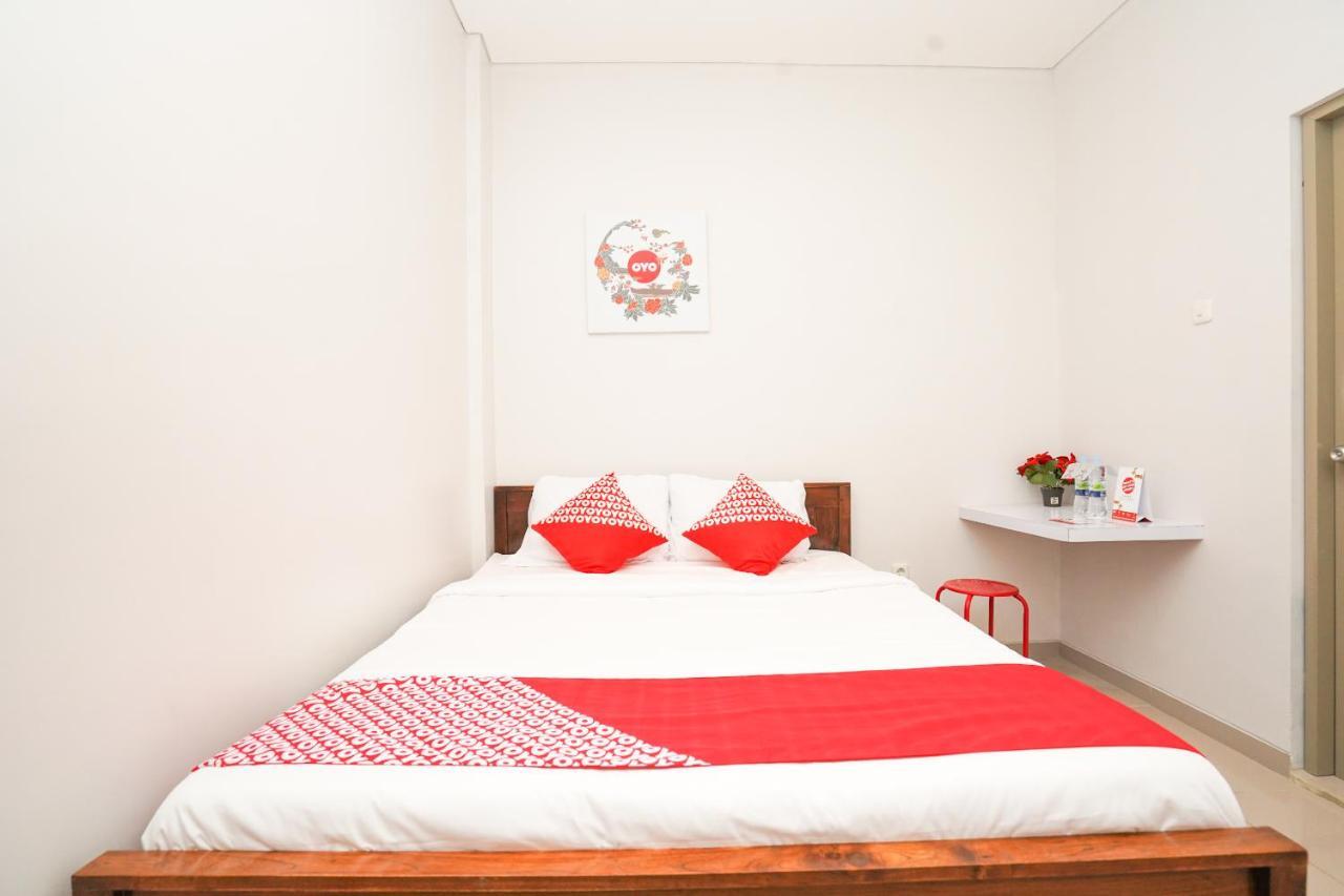 Hotel Oyo 318 K1 Upn Rungkut Madya