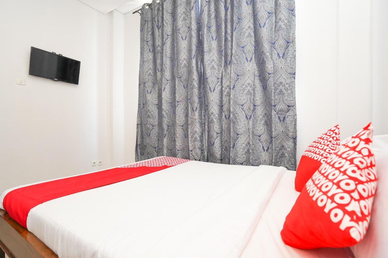 Oyo 318 K1 Upn Rungkut Madya 3* Surabaya